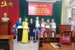 Giáo viên trường TH&THCS Thọ Vinh tại lễ trao giải thưởng giáo viên giỏi cấp huyện môn tiếng Anh